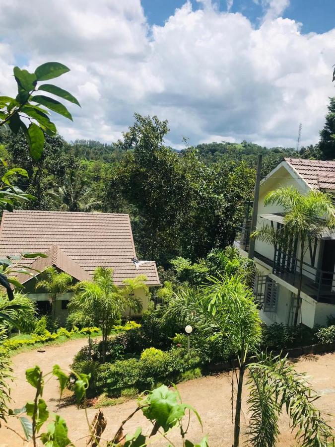 Letstay Vythiri Hill Palace Ngoại thất bức ảnh