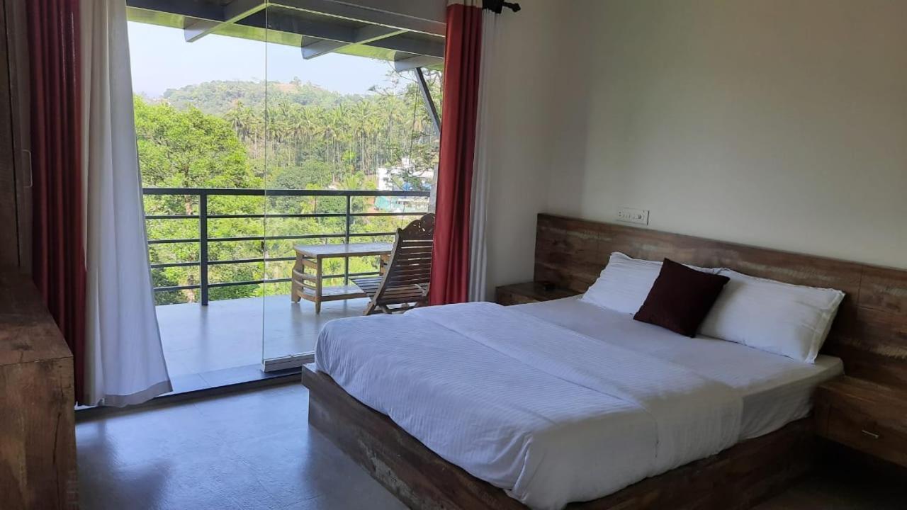 Letstay Vythiri Hill Palace Ngoại thất bức ảnh