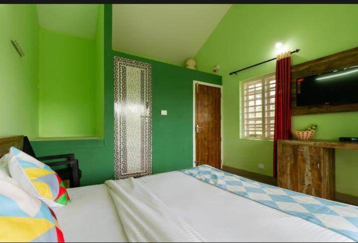 Letstay Vythiri Hill Palace Ngoại thất bức ảnh
