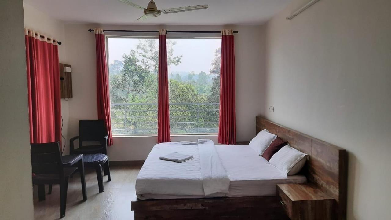 Letstay Vythiri Hill Palace Ngoại thất bức ảnh