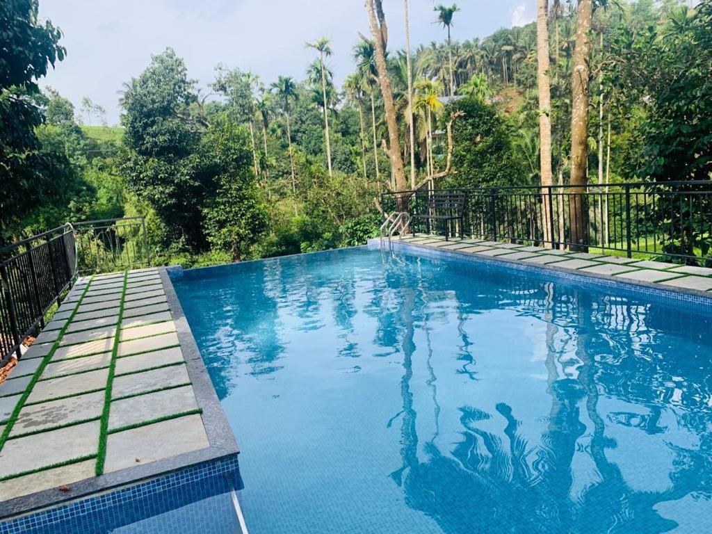 Letstay Vythiri Hill Palace Ngoại thất bức ảnh