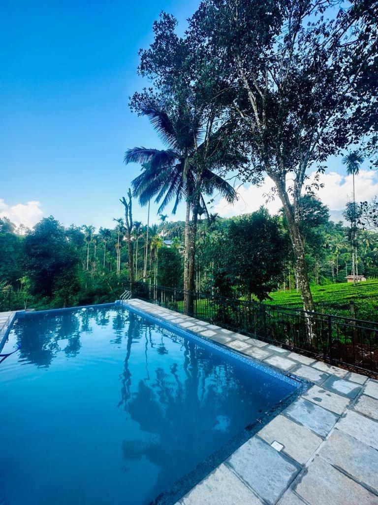 Letstay Vythiri Hill Palace Ngoại thất bức ảnh
