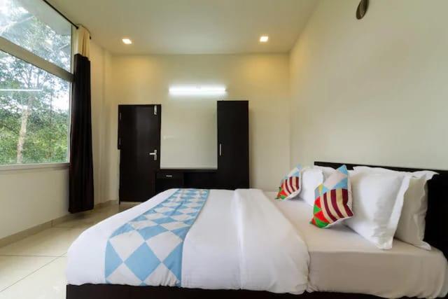 Letstay Vythiri Hill Palace Ngoại thất bức ảnh